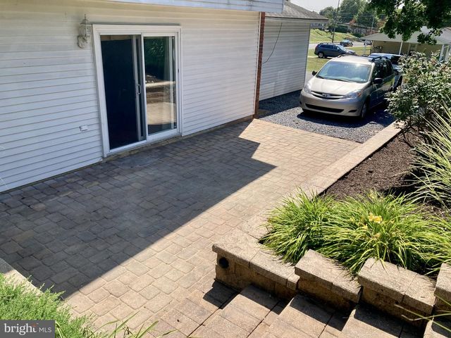 737 GIRARD AVE, Hamburg, PA 19526