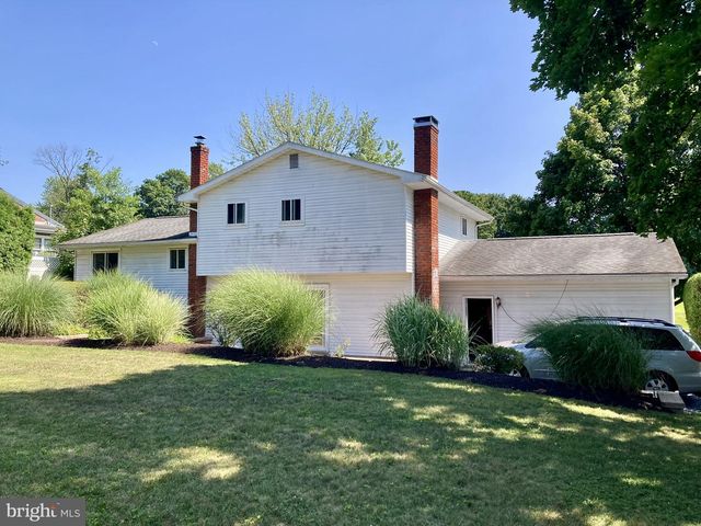 737 GIRARD AVE, Hamburg, PA 19526