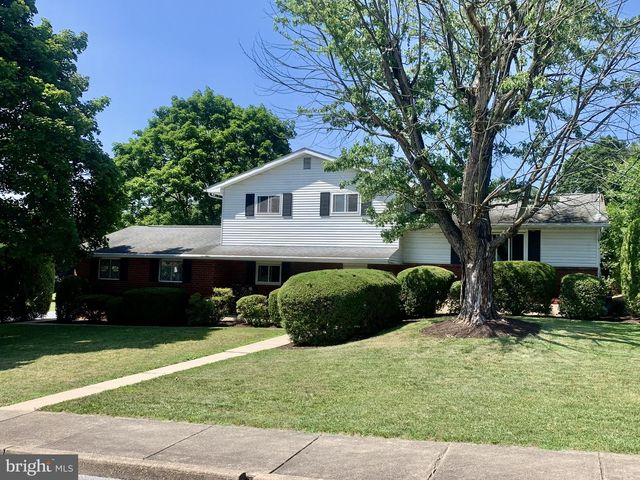 737 GIRARD AVE, Hamburg, PA 19526