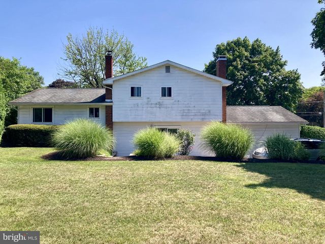 737 GIRARD AVE, Hamburg, PA 19526