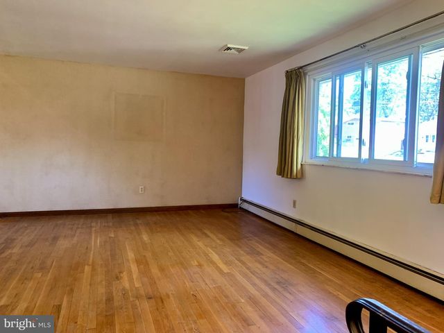 737 GIRARD AVE, Hamburg, PA 19526
