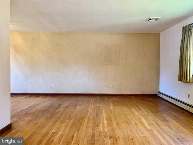 737 GIRARD AVE, Hamburg, PA 19526