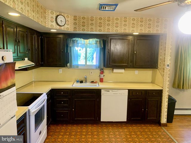 737 GIRARD AVE, Hamburg, PA 19526