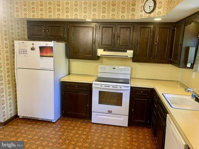 737 GIRARD AVE, Hamburg, PA 19526