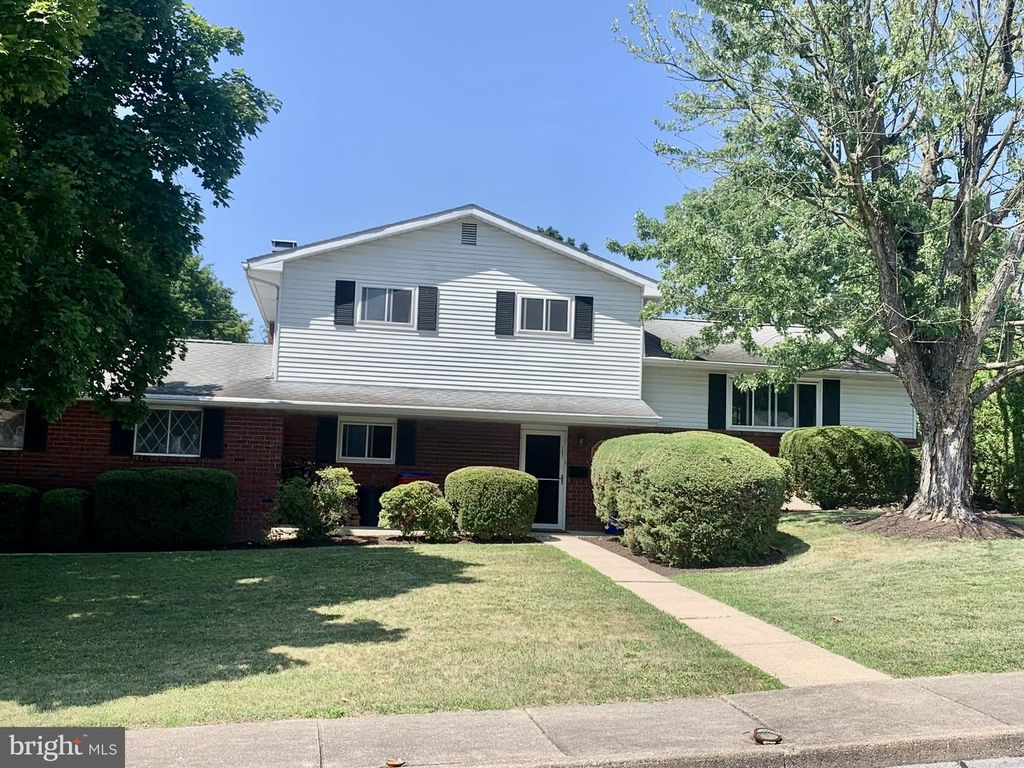 737 GIRARD AVE, Hamburg, PA 19526