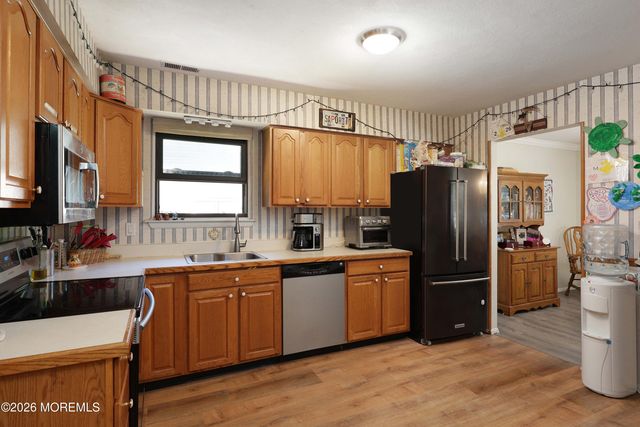 13 Pioneer Drive, Howell, NJ 07731