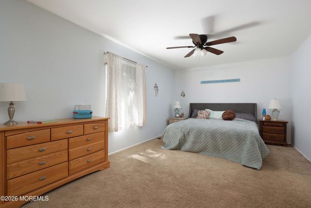 13 Pioneer Drive, Howell, NJ 07731