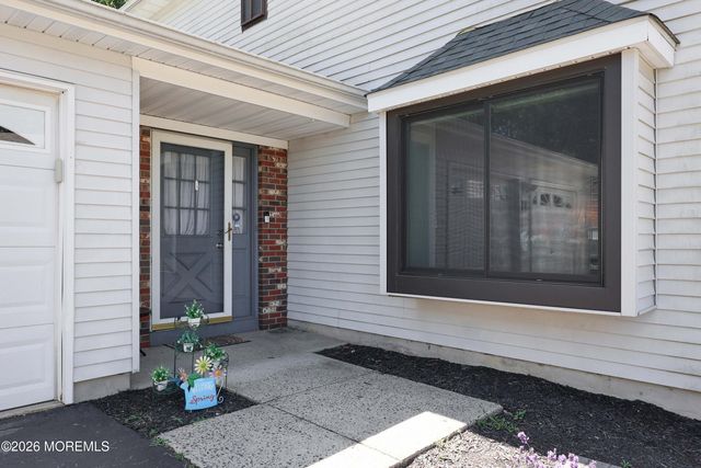 13 Pioneer Drive, Howell, NJ 07731