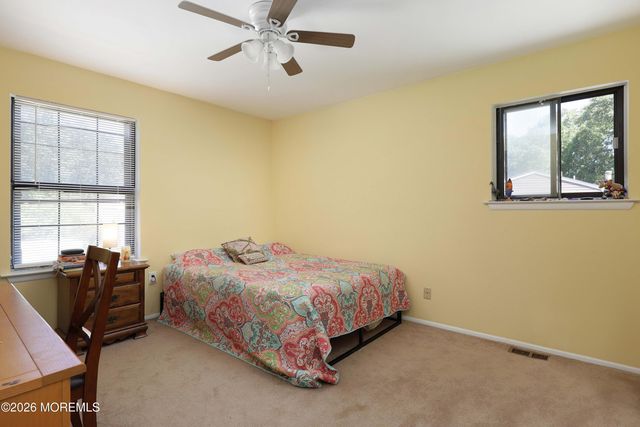 13 Pioneer Drive, Howell, NJ 07731