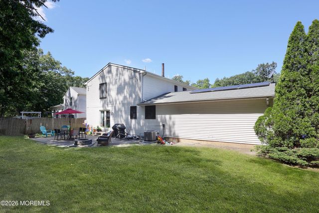 13 Pioneer Drive, Howell, NJ 07731