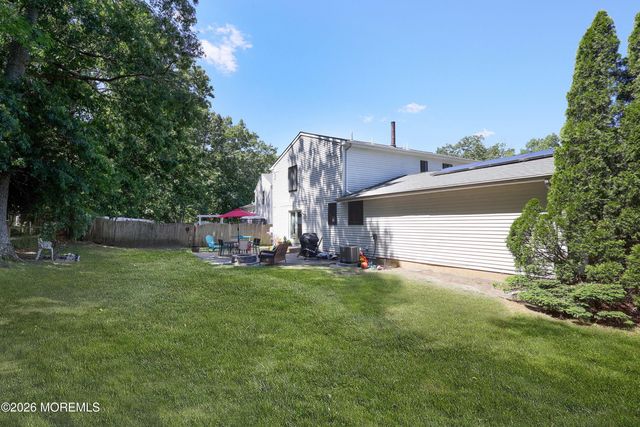 13 Pioneer Drive, Howell, NJ 07731