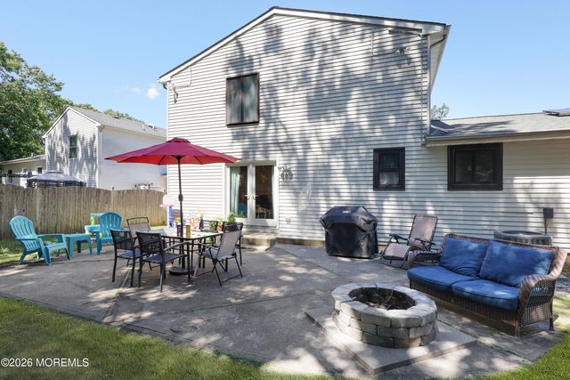13 Pioneer Drive, Howell, NJ 07731
