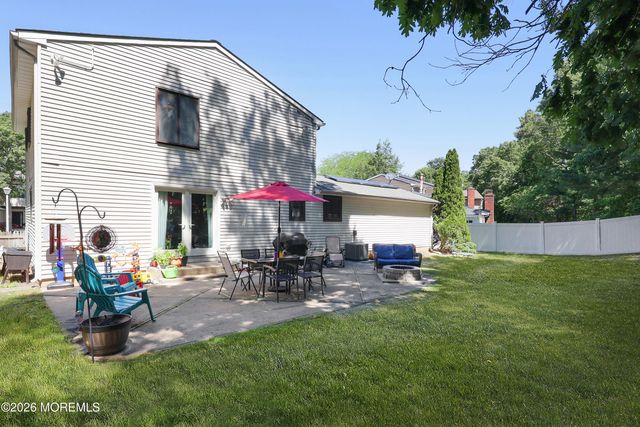 13 Pioneer Drive, Howell, NJ 07731