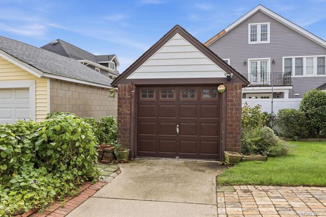 135 Fairfield Avenue, Mineola, NY 11501