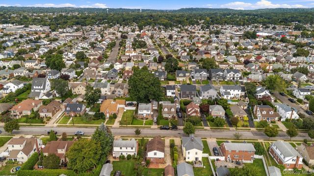 135 Fairfield Avenue, Mineola, NY 11501