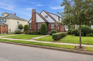 135 Fairfield Avenue, Mineola, NY 11501