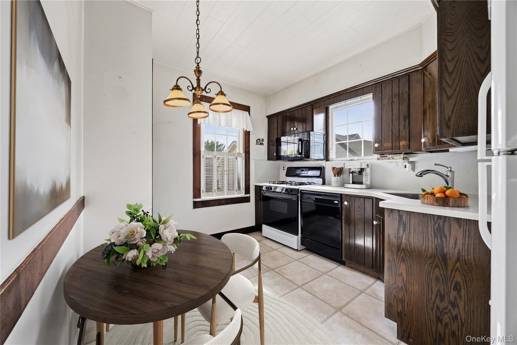 135 Fairfield Avenue, Mineola, NY 11501 — photo 4