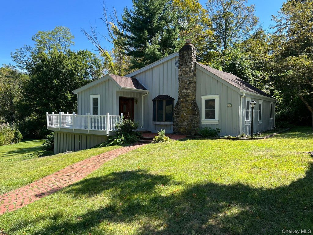 34 Glenacom Road, Mahopac, NY 10541