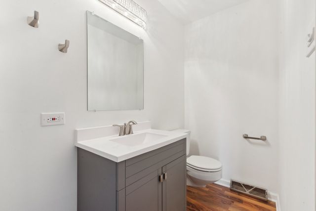 6709 W Menominee Parkway, Palos Heights, IL 60463