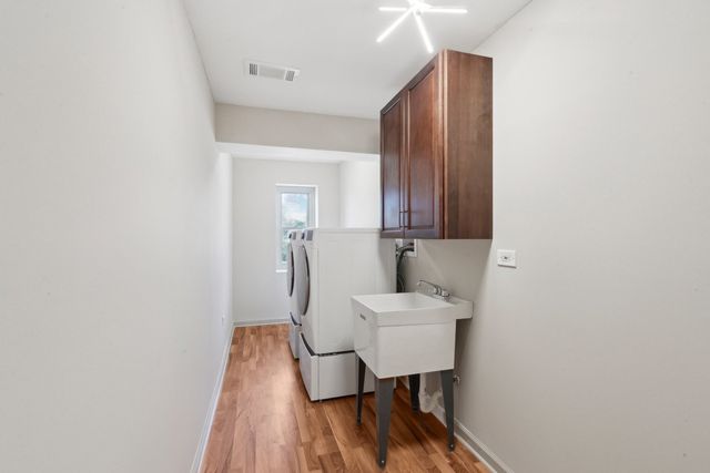 6709 W Menominee Parkway, Palos Heights, IL 60463