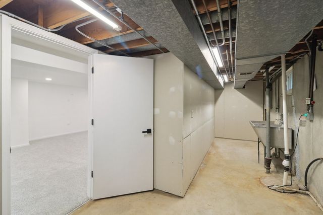 6709 W Menominee Parkway, Palos Heights, IL 60463