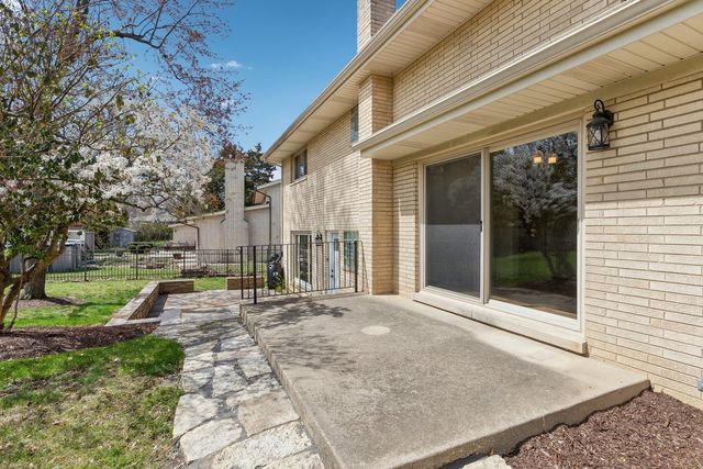 6709 W Menominee Parkway, Palos Heights, IL 60463