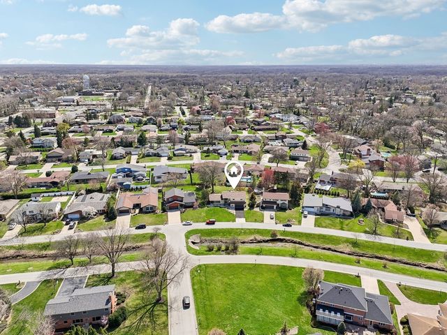 6709 W Menominee Parkway, Palos Heights, IL 60463