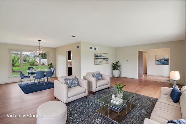 6709 W Menominee Parkway, Palos Heights, IL 60463