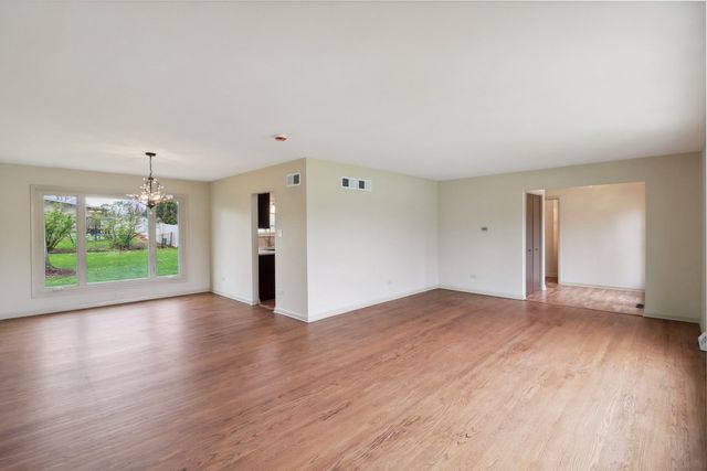 6709 W Menominee Parkway, Palos Heights, IL 60463