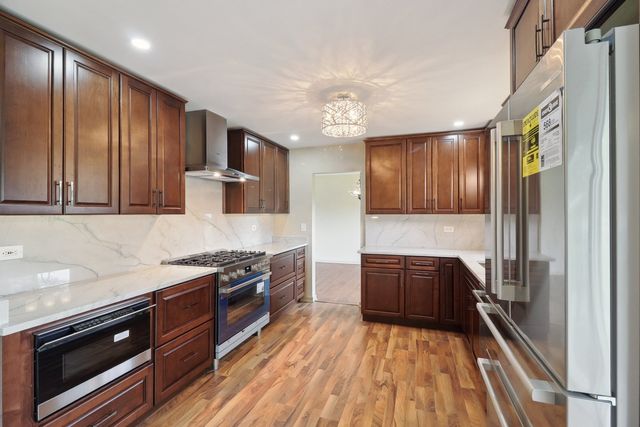 6709 W Menominee Parkway, Palos Heights, IL 60463