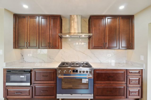 6709 W Menominee Parkway, Palos Heights, IL 60463