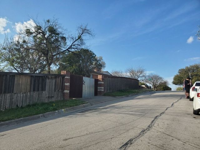2219 Capri Drive, Fort Worth, TX 76114