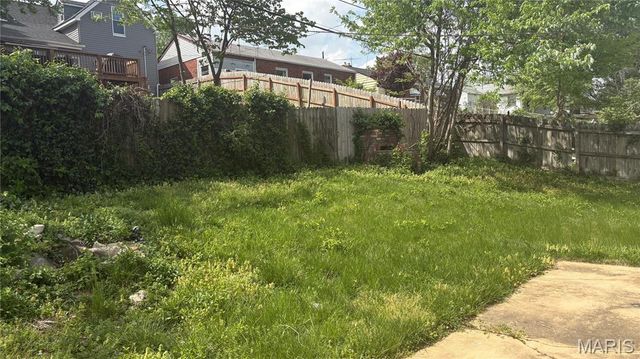 1525 Westmont Place, St Louis, MO 63130