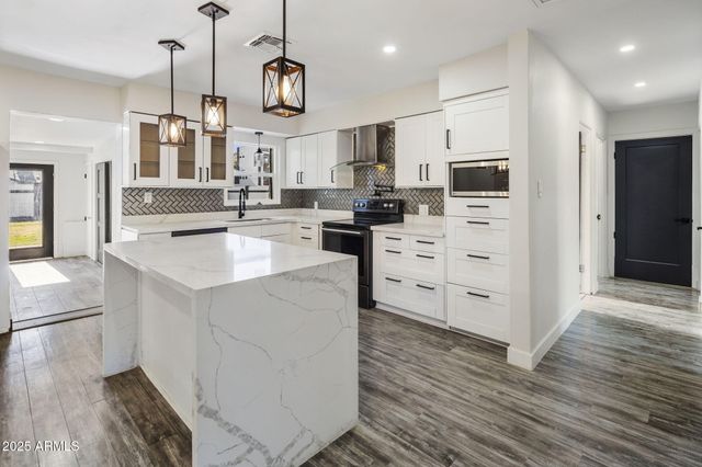 2501 E CAMPBELL Avenue, Phoenix, AZ 85016