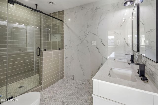 2501 E CAMPBELL Avenue, Phoenix, AZ 85016