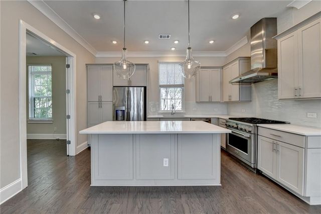 595 Broadview NE Place, Atlanta, GA 30324