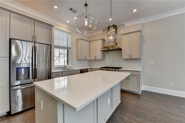 595 Broadview NE Place, Atlanta, GA 30324