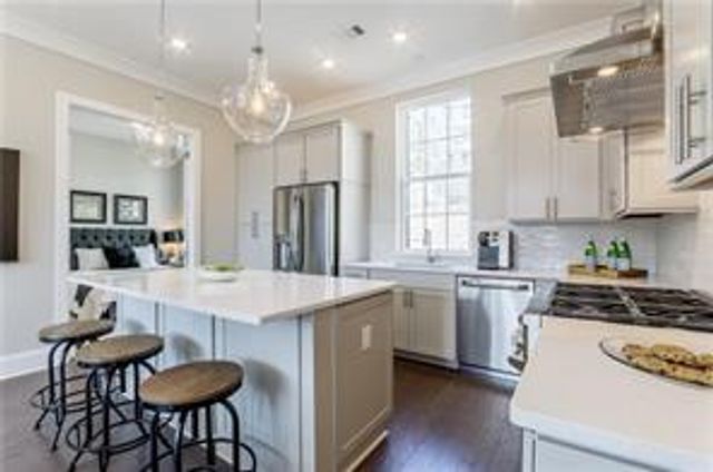 595 Broadview NE Place, Atlanta, GA 30324