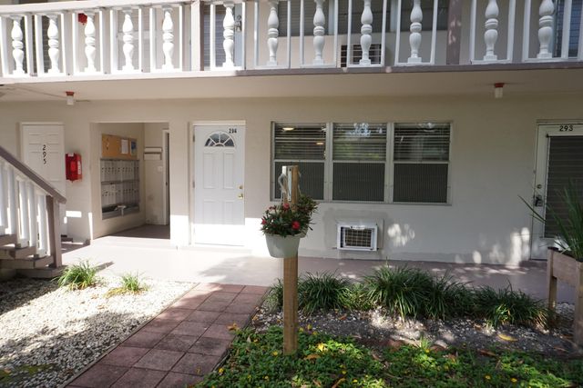 294 Chatham O, West Palm Beach, FL 33417