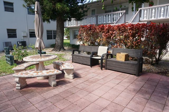 294 Chatham O, West Palm Beach, FL 33417