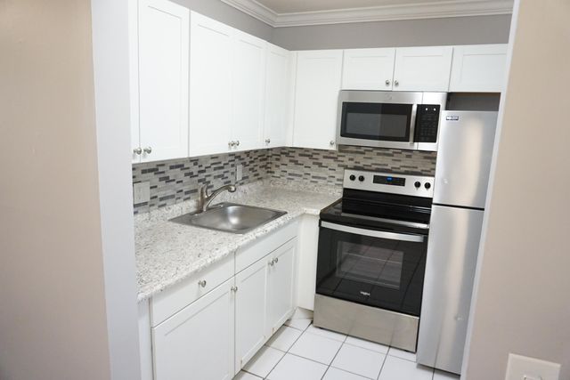 294 Chatham O, West Palm Beach, FL 33417