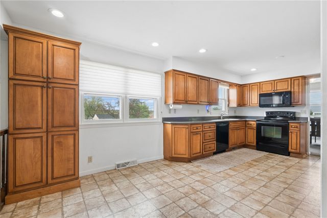 3614 Sue Ln, Cedar Rapids, IA 52405