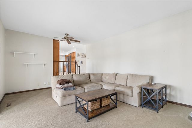 3614 Sue Ln, Cedar Rapids, IA 52405