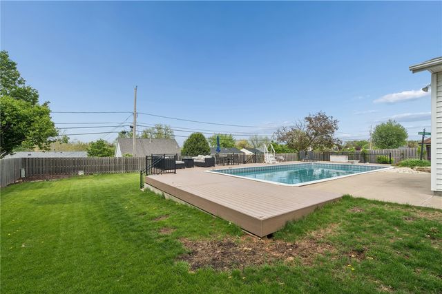 3614 Sue Ln, Cedar Rapids, IA 52405