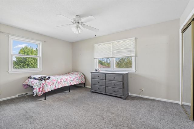 3614 Sue Ln, Cedar Rapids, IA 52405