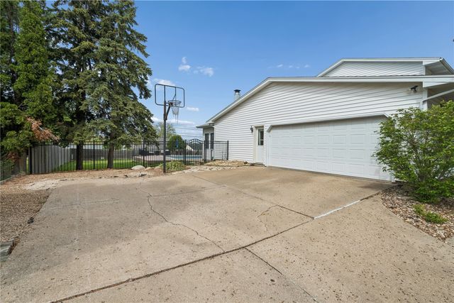 3614 Sue Ln, Cedar Rapids, IA 52405