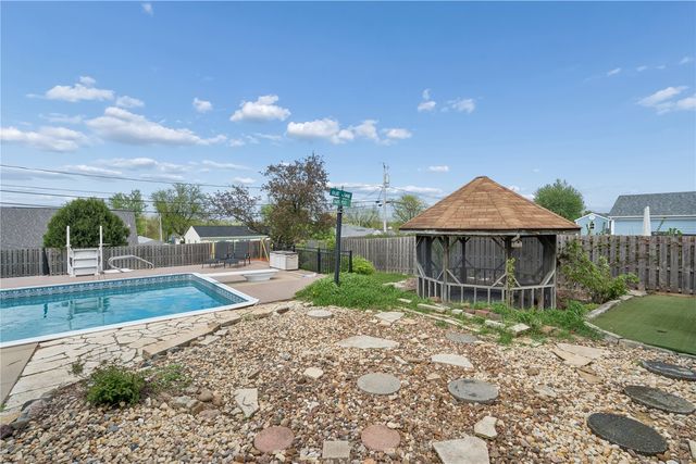 3614 Sue Ln, Cedar Rapids, IA 52405