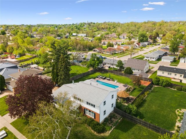 3614 Sue Ln, Cedar Rapids, IA 52405