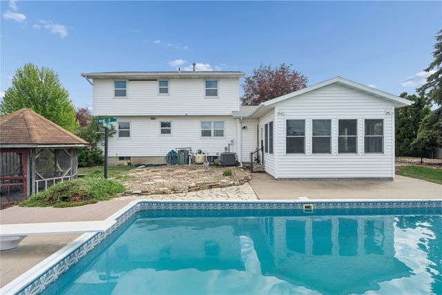 3614 Sue Ln, Cedar Rapids, IA 52405