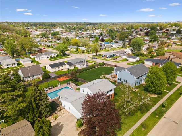 3614 Sue Ln, Cedar Rapids, IA 52405